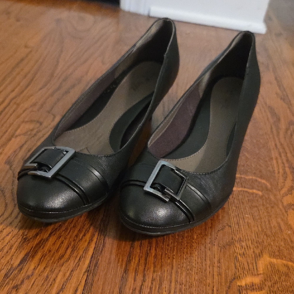 Chic Black Women's Heels with Buckle